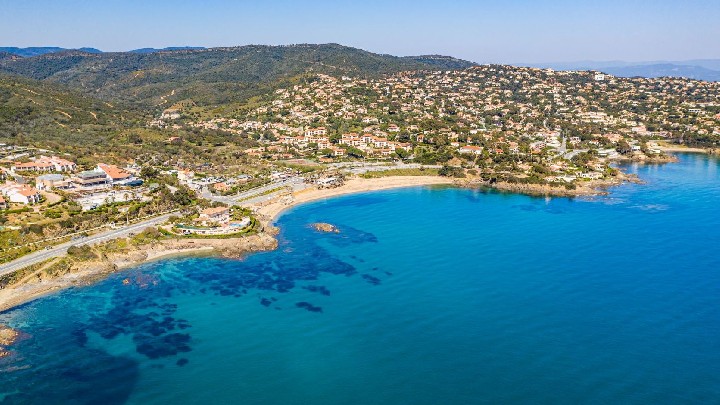 De la mer aux premiers contreforts