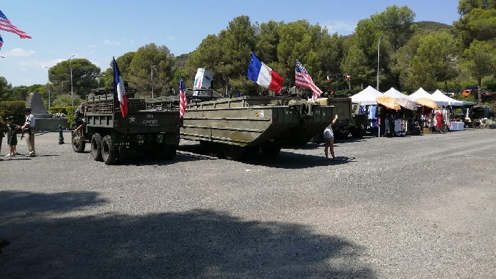 Rassemblements de véhicules et bourse militaire
