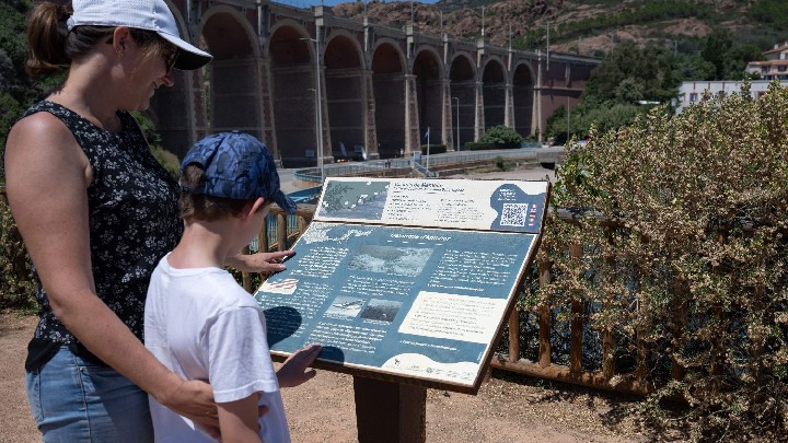 Tour bus le long de la Corniche d'Or Saint-Raphaël